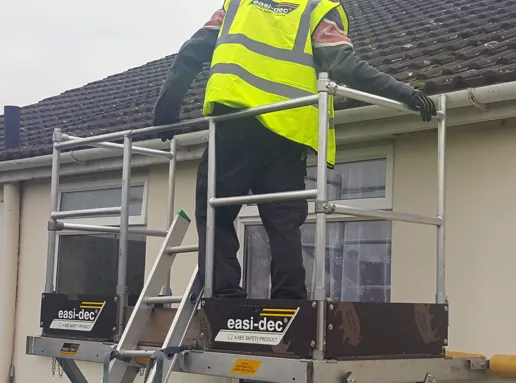 2M Platform On Mini Legs